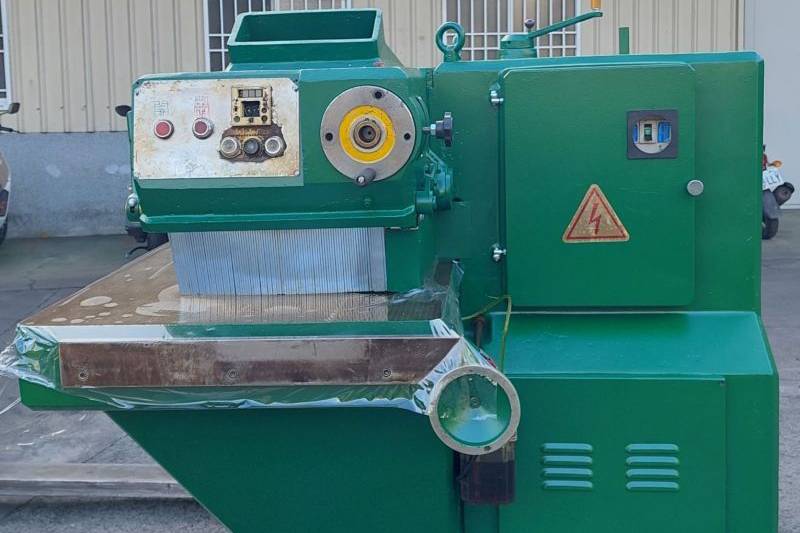 MRS-300 Gang Rip Saw – A durable and reliable woodworking machine with over 25 years of proven performance in industrial applications.