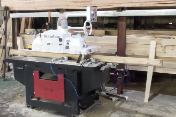 High-precision laser-guided ripping saw in action, ensuring accurate wood cutting and optimized material usage for modern woodworking production.